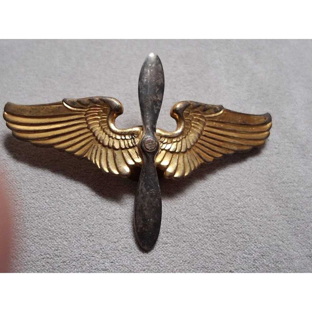 World War II U.S. Army Air Forces Aviation Cadet Propeller and Wings Insignia
